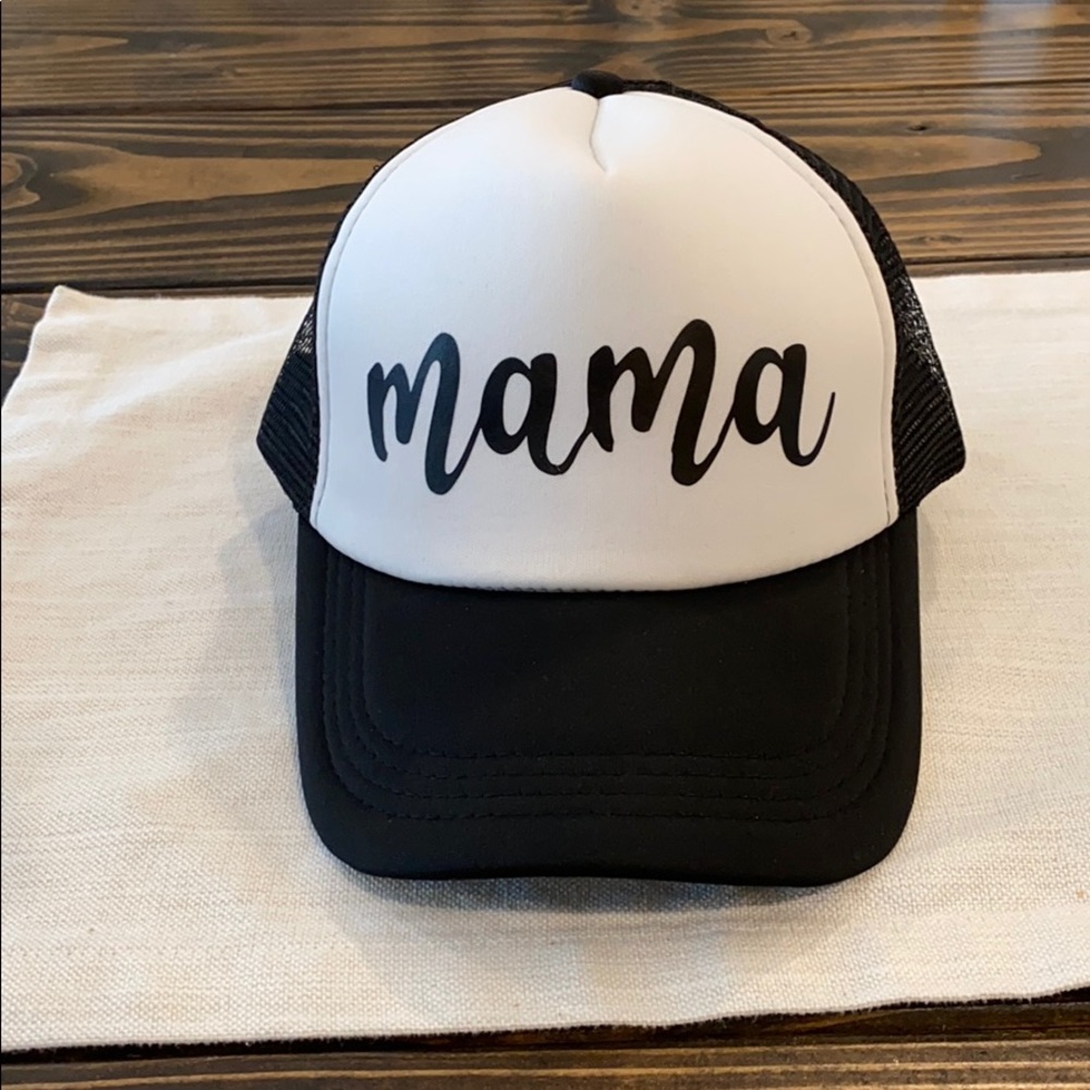 Women’s MAMA trucker hat / adjustable SnapBack